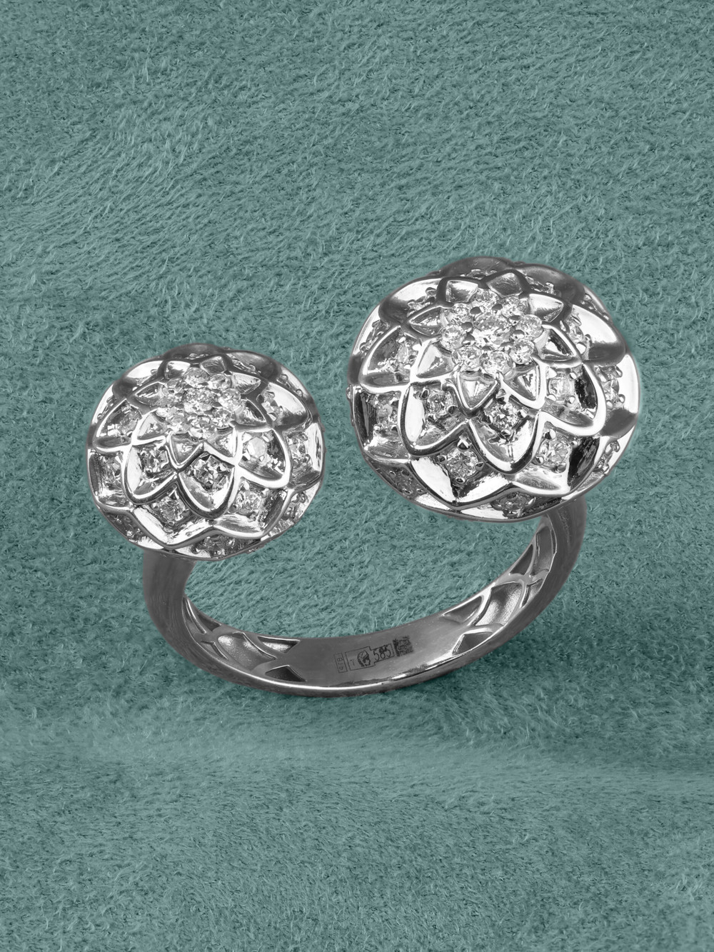 Кольцо из белого золота c бриллиантами