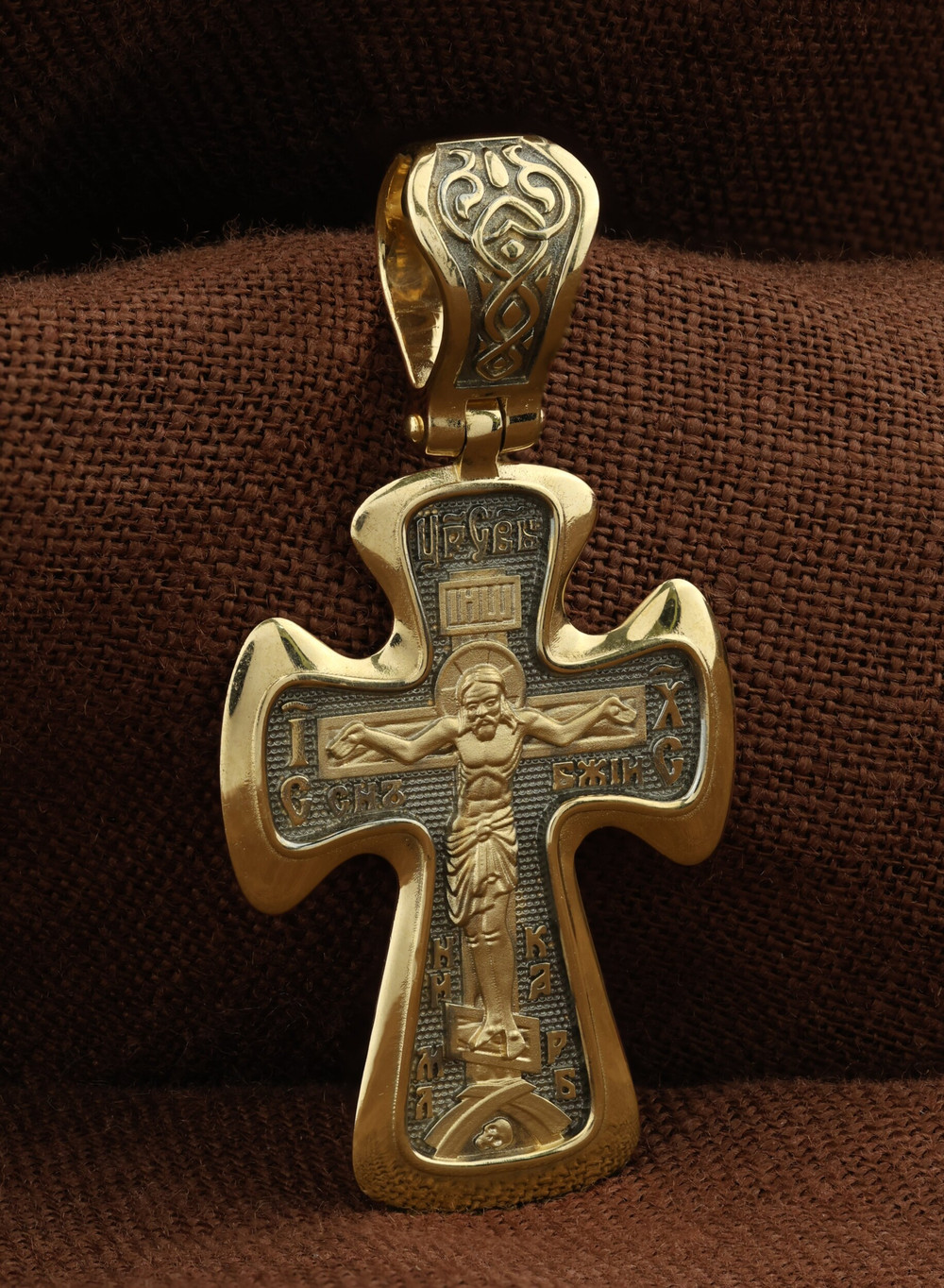 Крест из лимонного золота