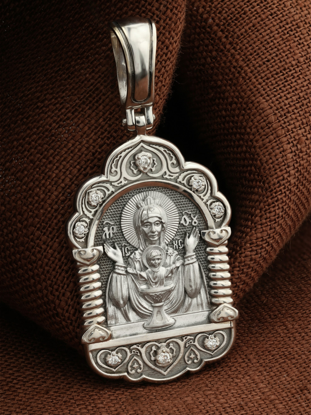 Образок из белого золота c бриллиантами