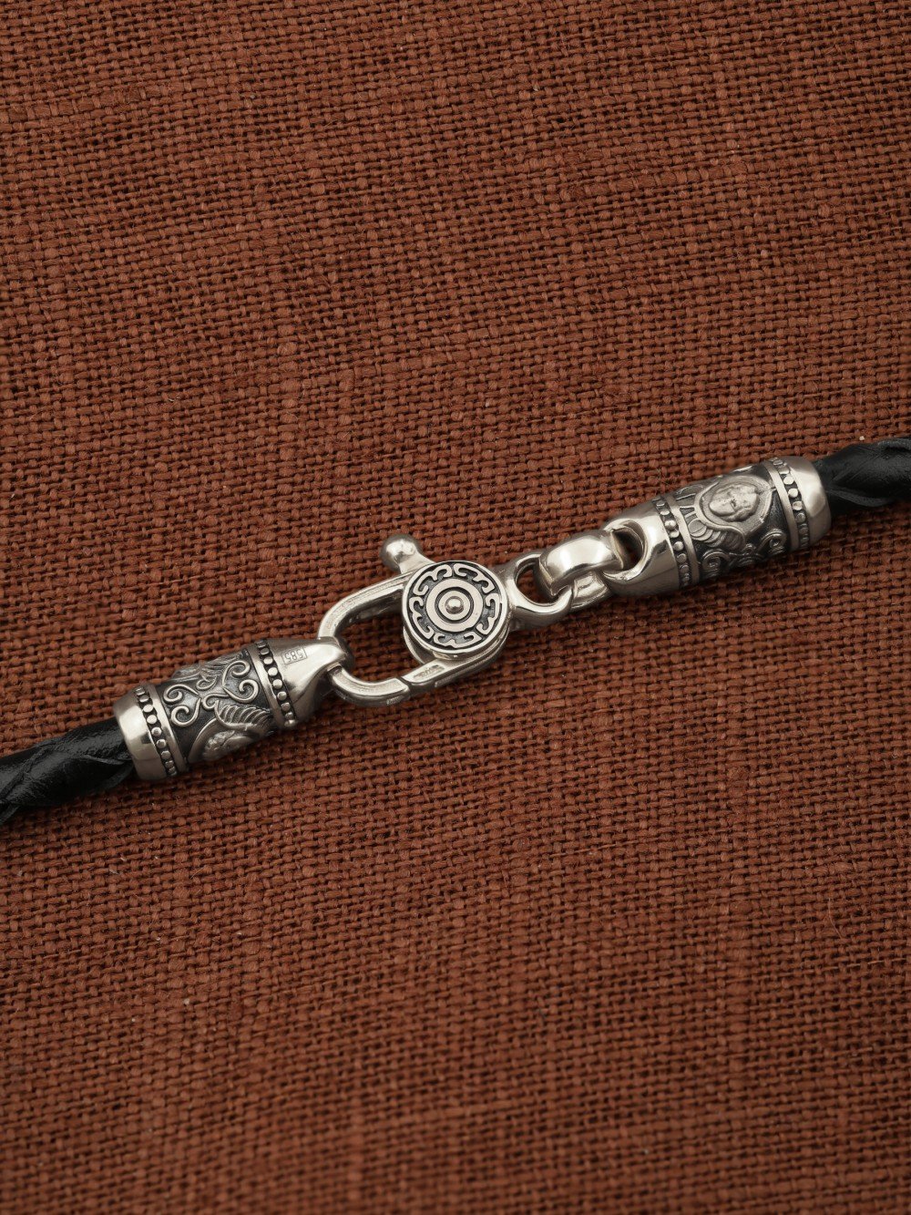 Гайтан из белого золота c кожаным шнурком