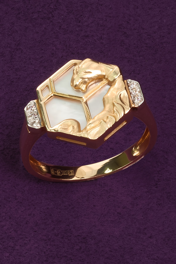 Кольцо из золота c бриллиантами и перламутром