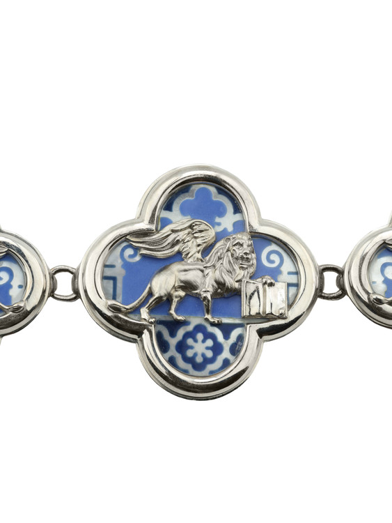 Браслет из белого золота c эмаль , жемчугом и перламутром