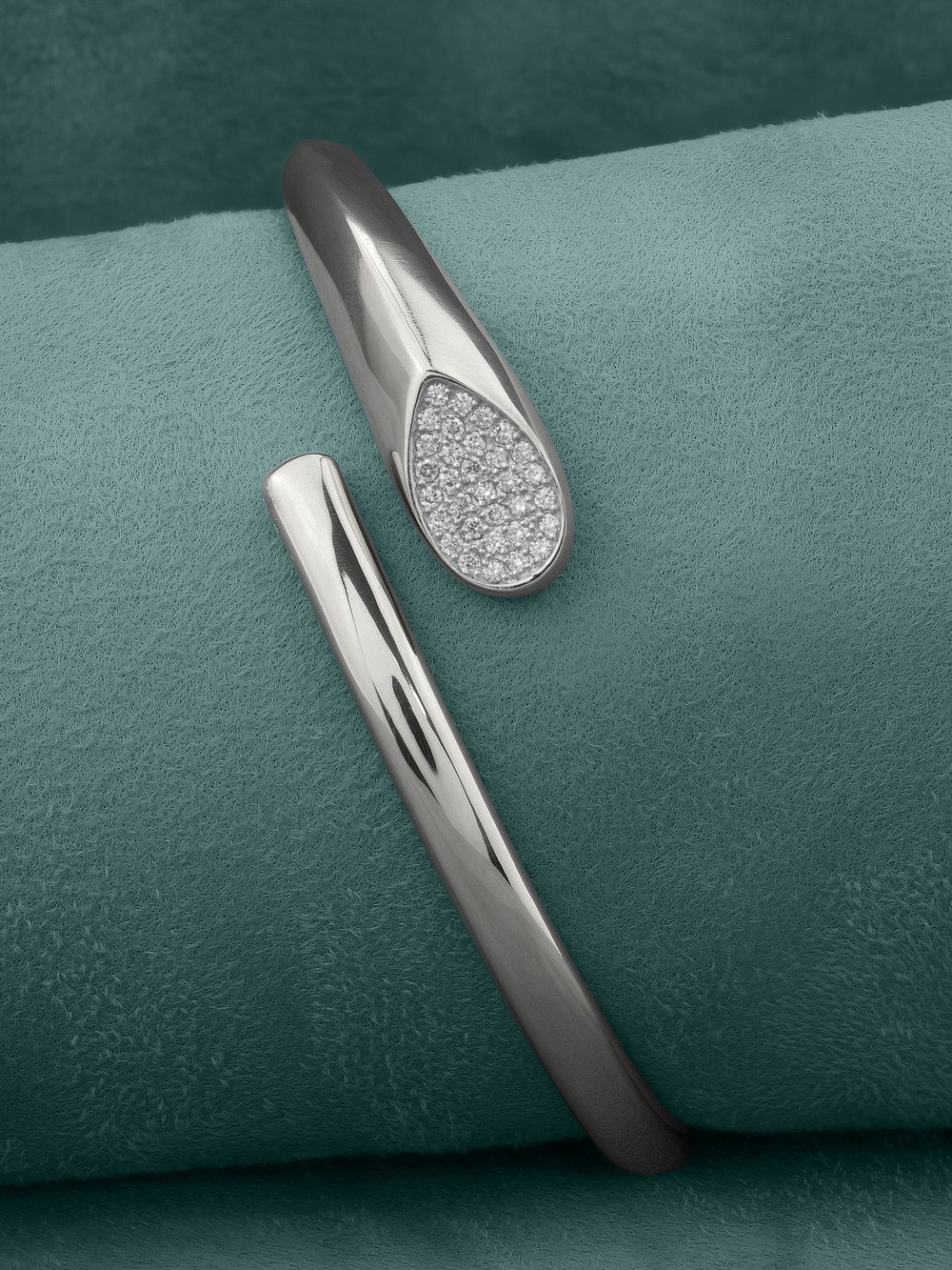 Браслет из белого золота c бриллиантами