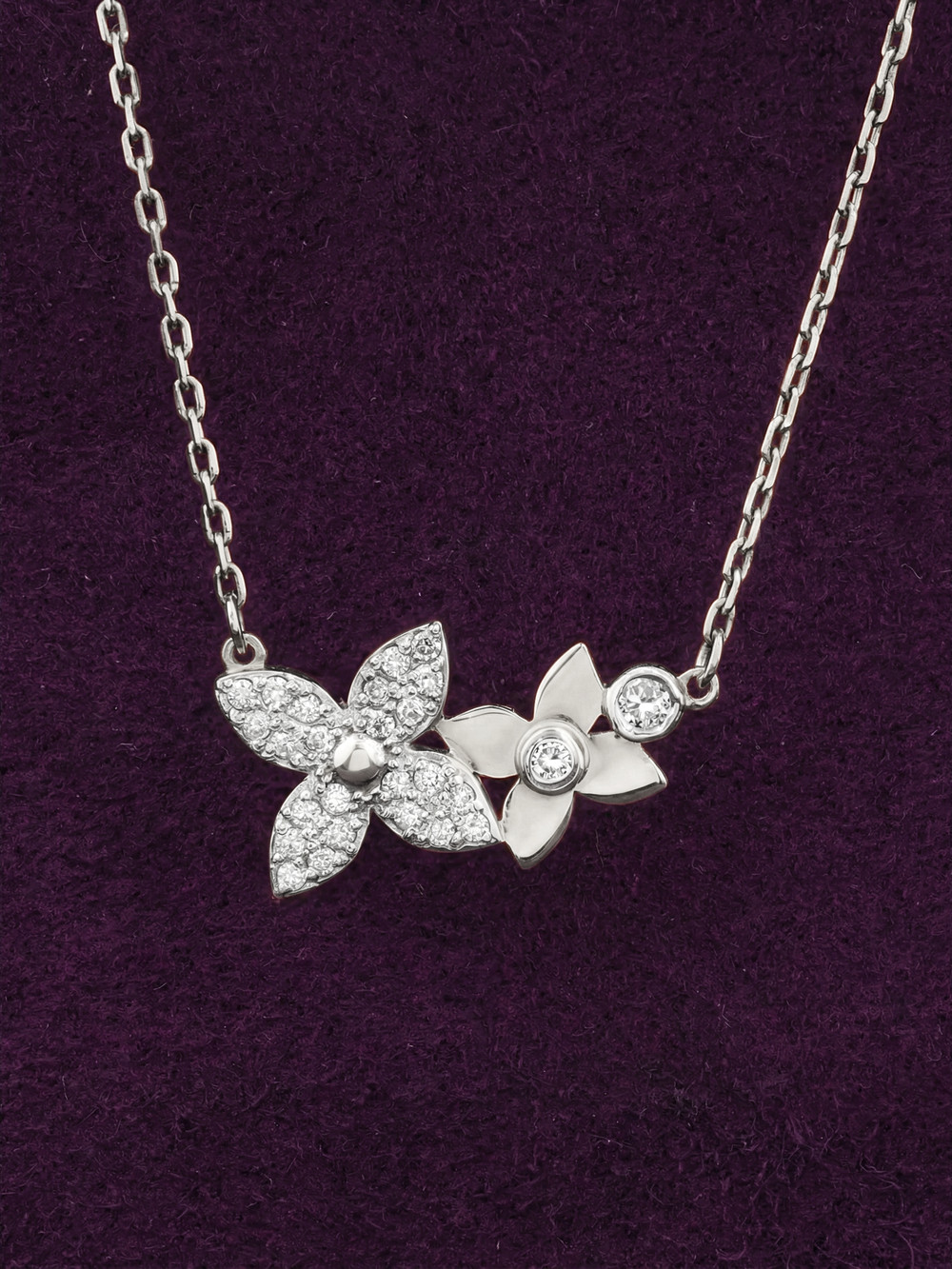 Колье из белого золота c бриллиантами