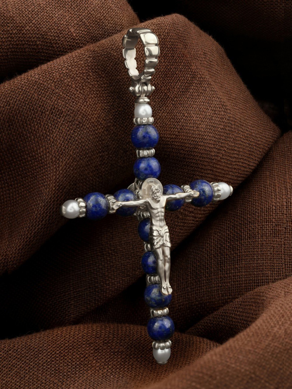 Крест из белого золота c жемчугом и лазуритом