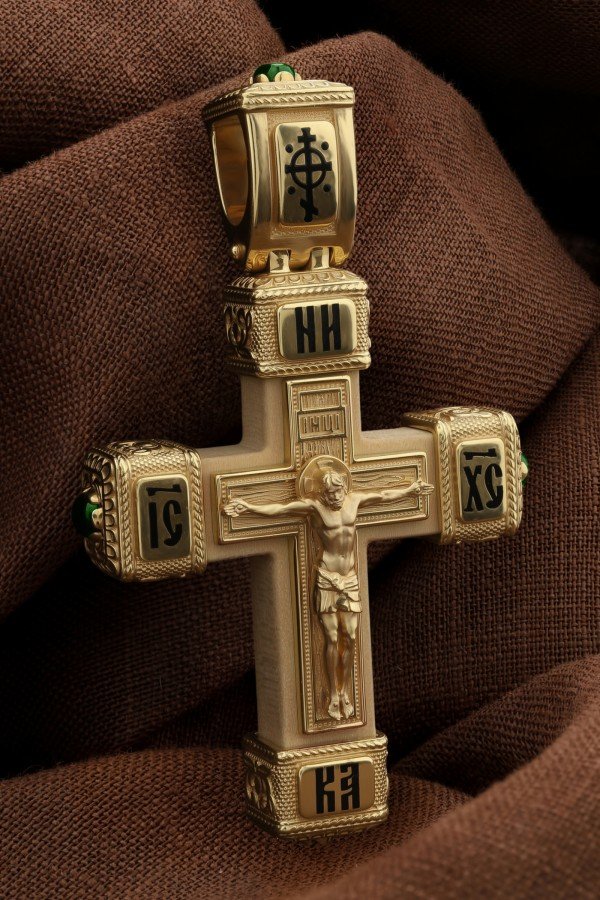 Крест из лимонного золота c эмаль , хризопразом и деревом груши