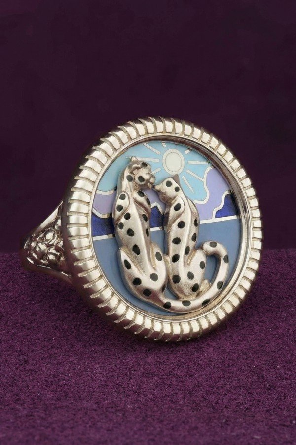 Кольцо из белого золота c эмаль