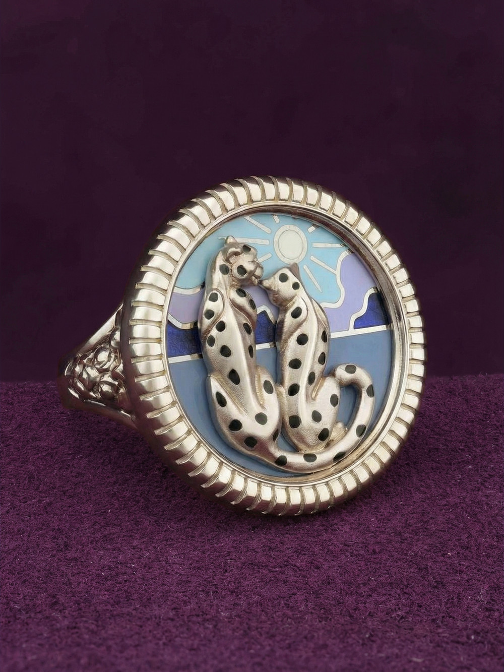 Кольцо из белого золота c эмаль