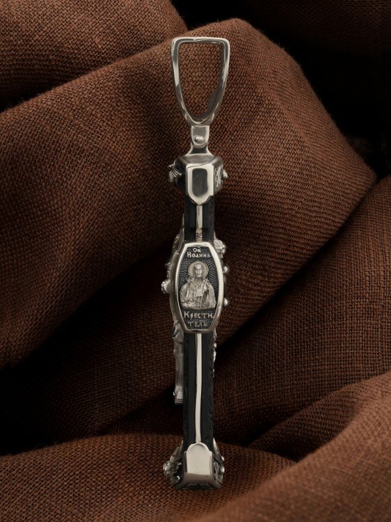 Крест из белого золота c эбеновым деревом