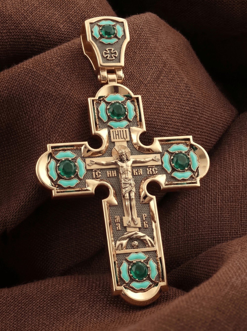 Крест из золота c эмаль и хризопразом