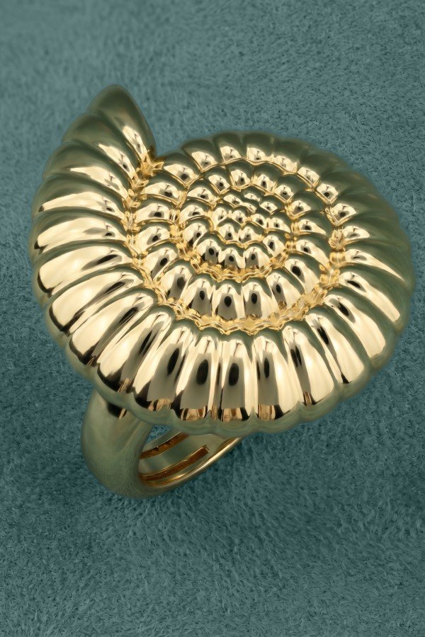 Кольцо из лимонного золота c рубином