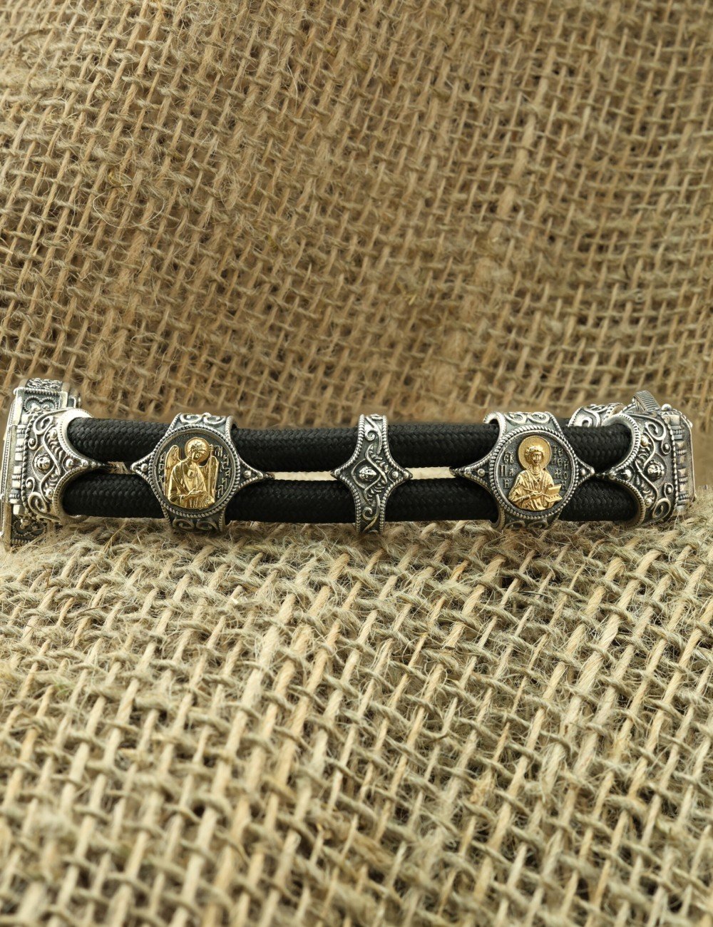 Браслет из серебра 925 пробы и золота 585 пробы c кожаным шнурком и ониксом