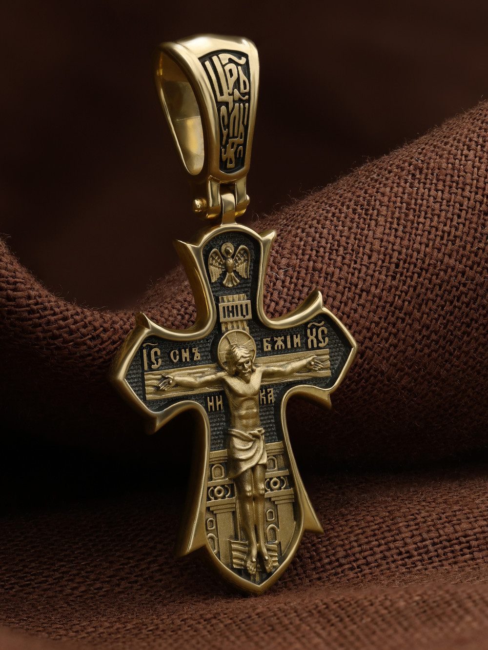 Крест из лимонного золота