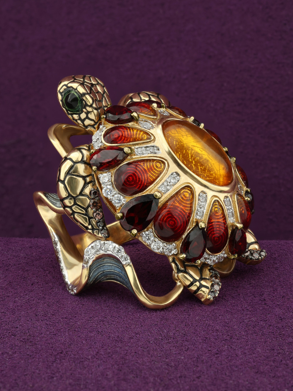 Кольцо из лимонного золота c эмаль , фианитом, гранатом и янтарём