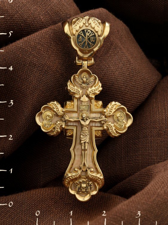 Крест из лимонного золота c деревом груши