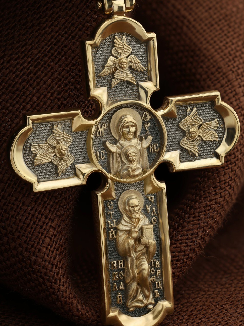 Крест из лимонного золота