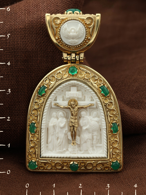 Образок из лимонного золота c эмаль , хризопразом и бивнем мамонта