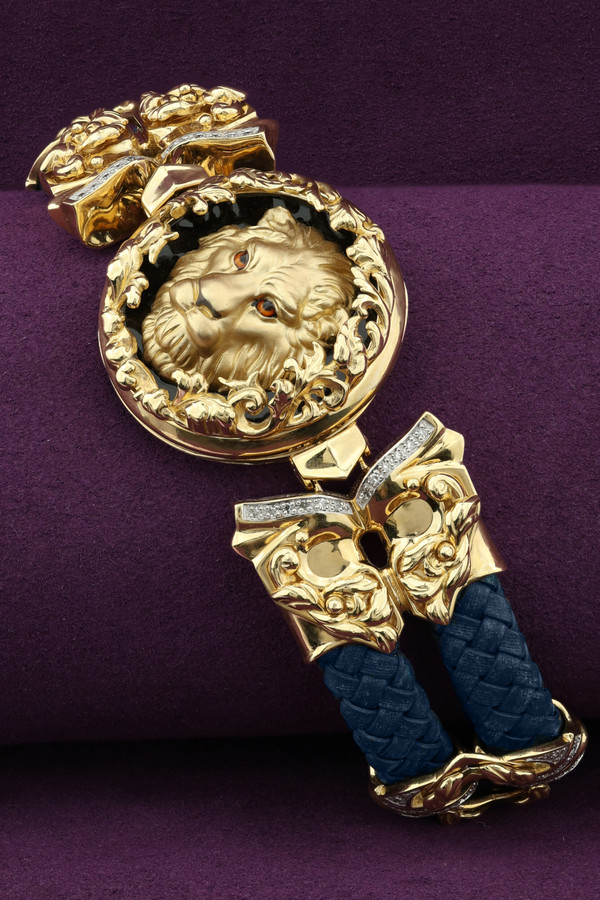 Браслет из лимонного золота c эмаль , бриллиантами, кожаным шнурком и ониксом