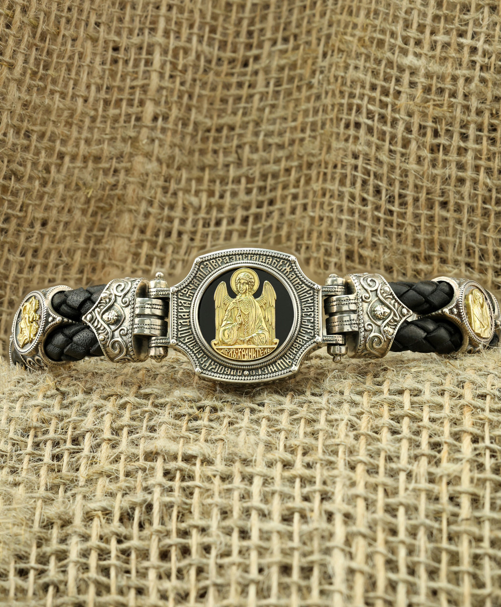 Браслет из серебра и золота c кожаным шнурком и ониксом