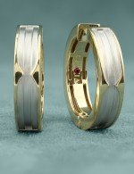 Серьги из лимонного золота c рубином