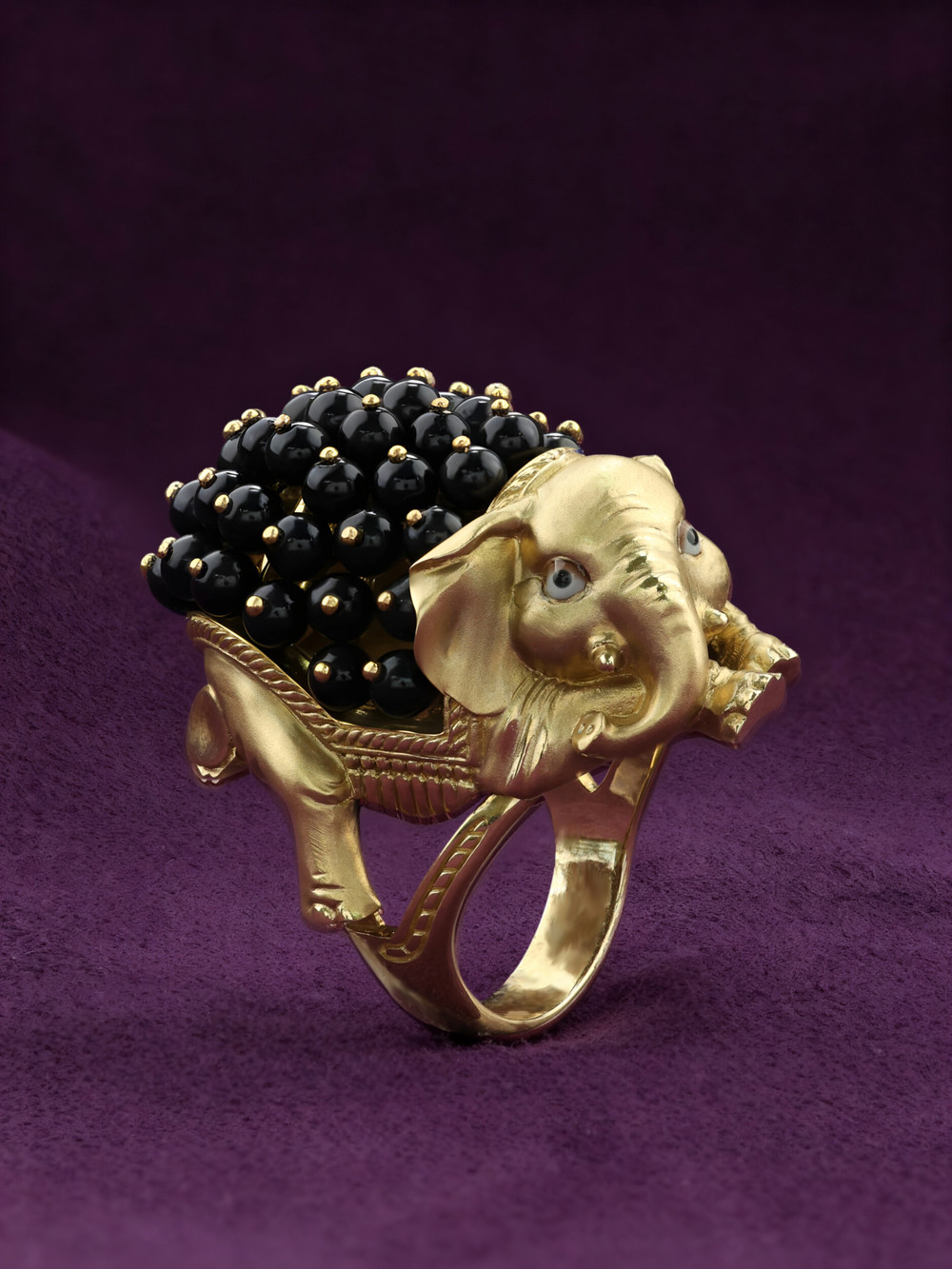 Кольцо из лимонного золота c эмаль и ониксом