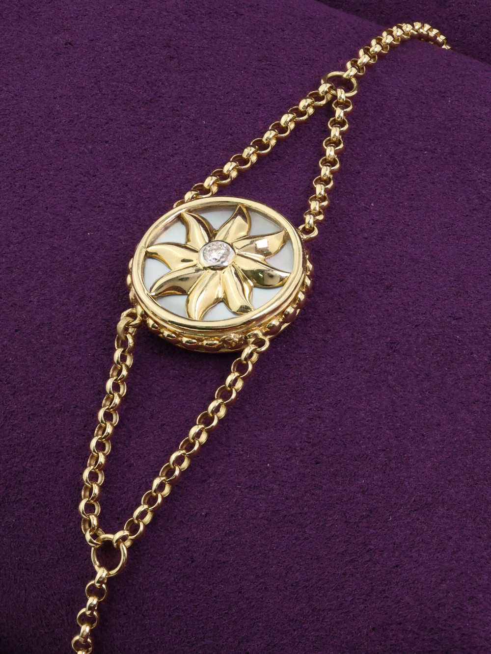 Браслет из лимонного золота c бриллиантами, ониксом и перламутром