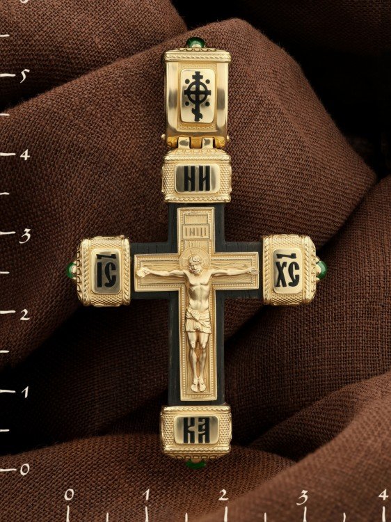 Крест из лимонного золота c эмаль , хризопразом и эбеновым деревом