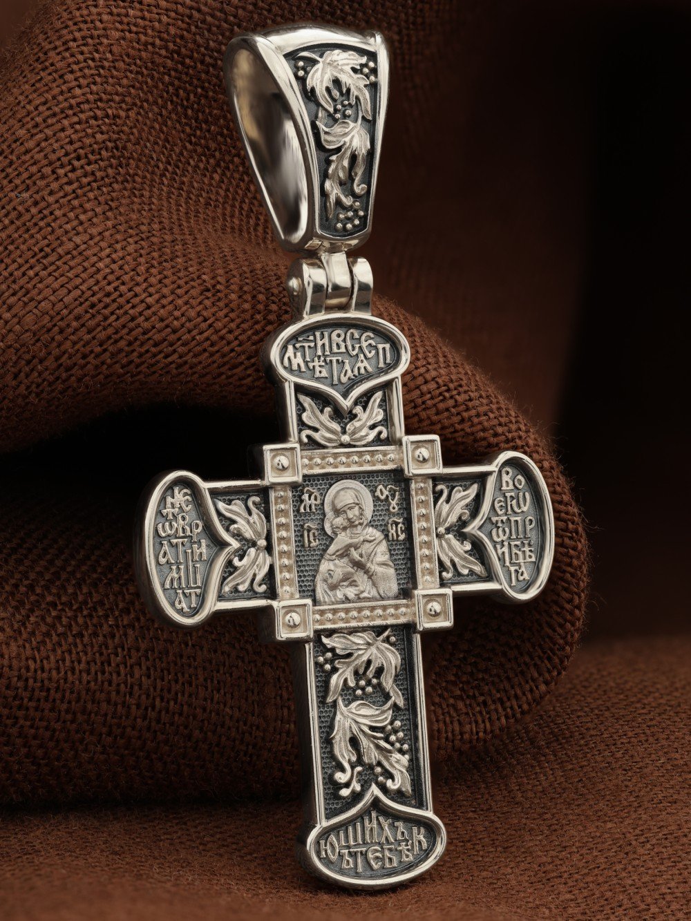 Крест из белого золота