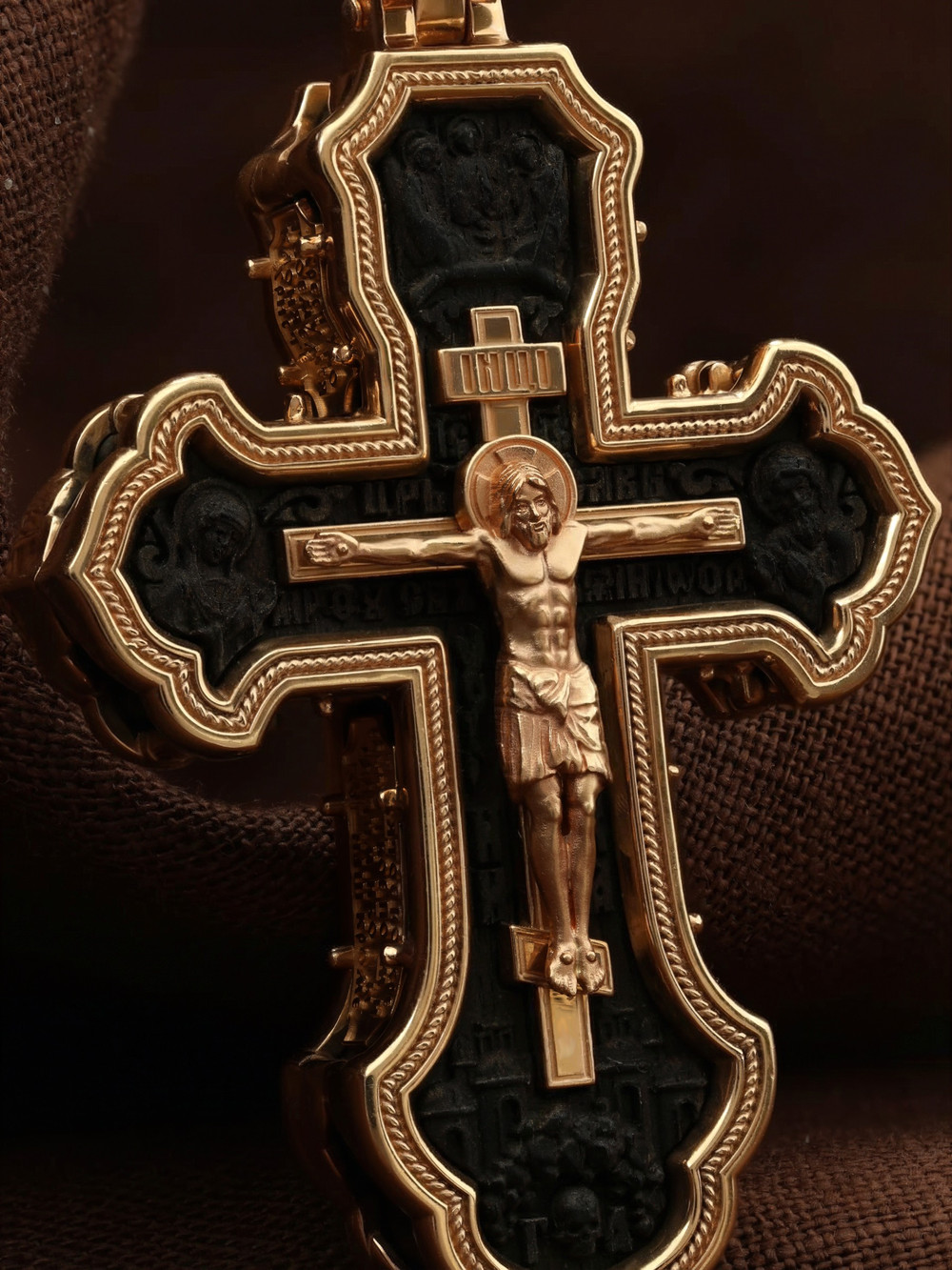 Крест из золота c эбеновым деревом