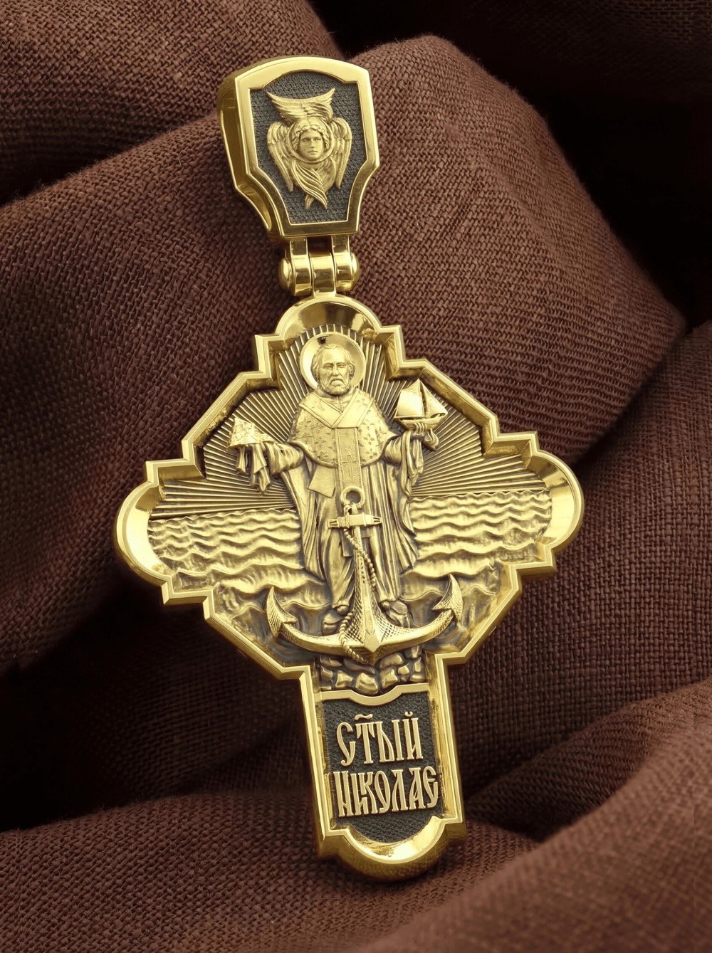 Крест из лимонного золота