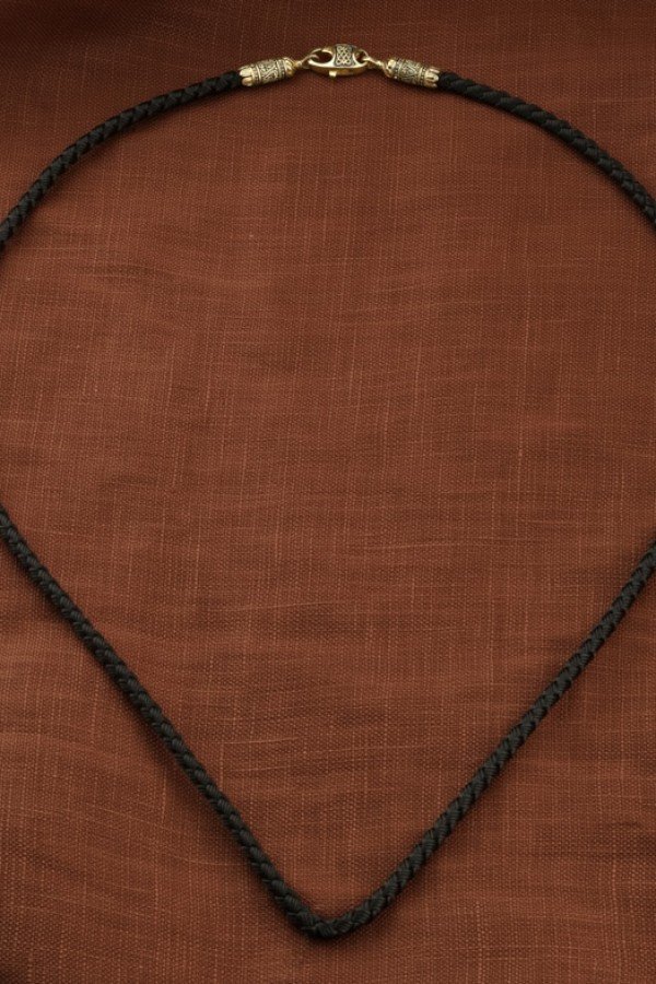 Шнурок шёлковый из лимонного золота c шёлковым шнурком