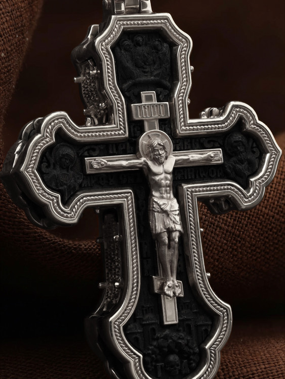 Крест из белого золота c эбеновым деревом