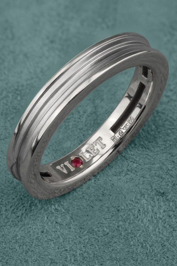 Кольцо из белого золота c рубином