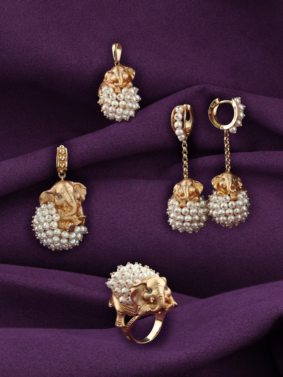 Подвеска из золота c эмаль и жемчугом