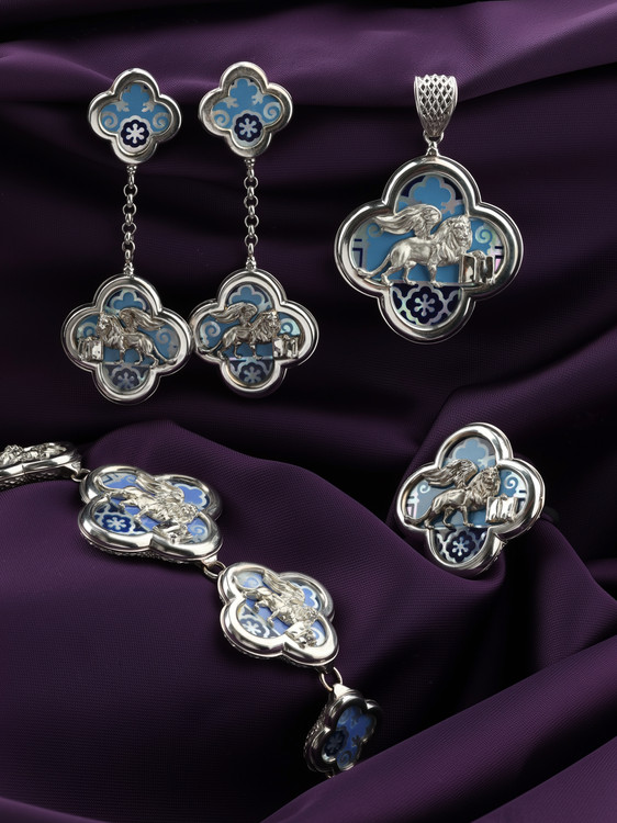 Кольцо из белого золота c эмаль и перламутром