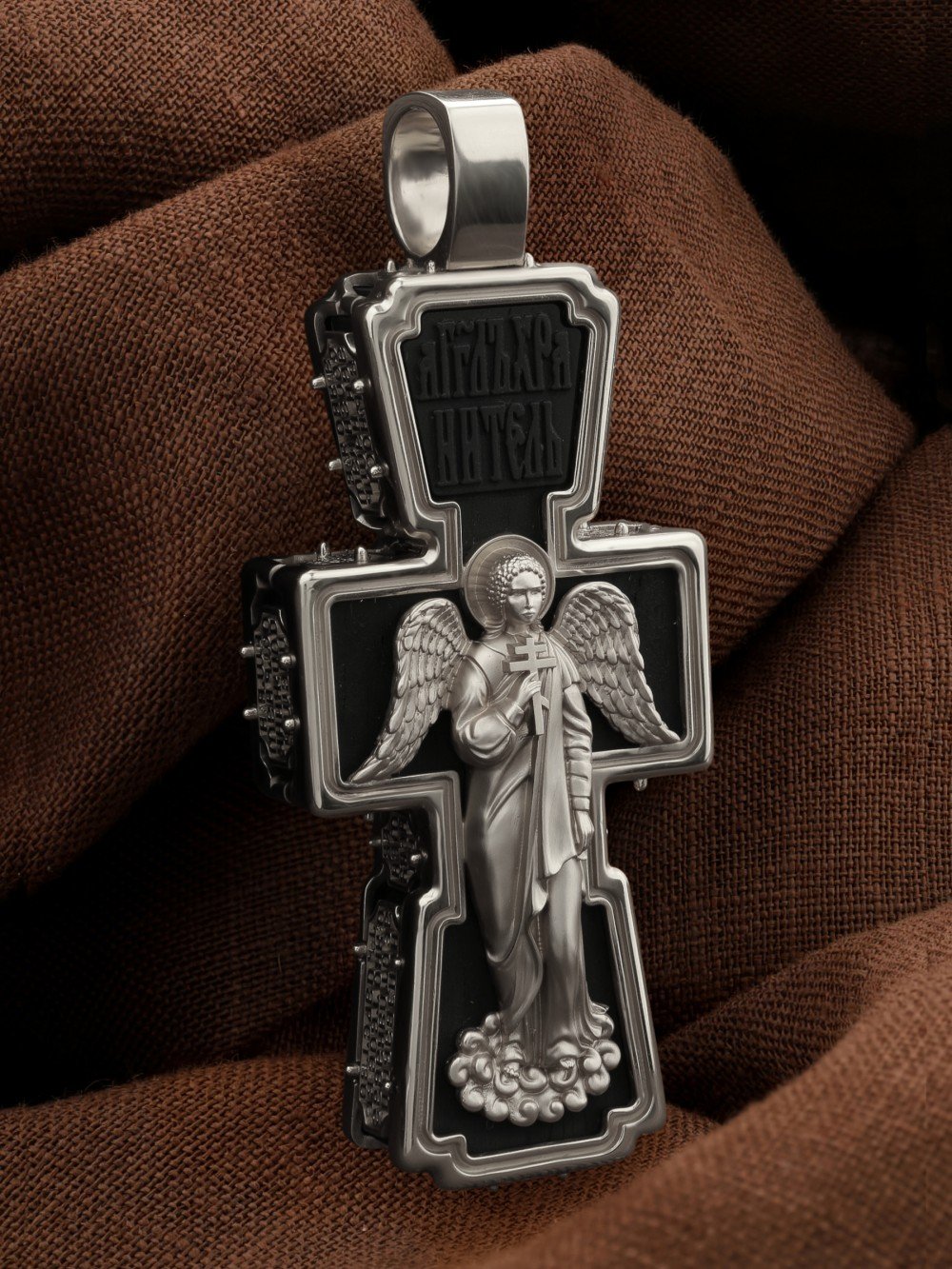 Крест из белого золота c эбеновым деревом