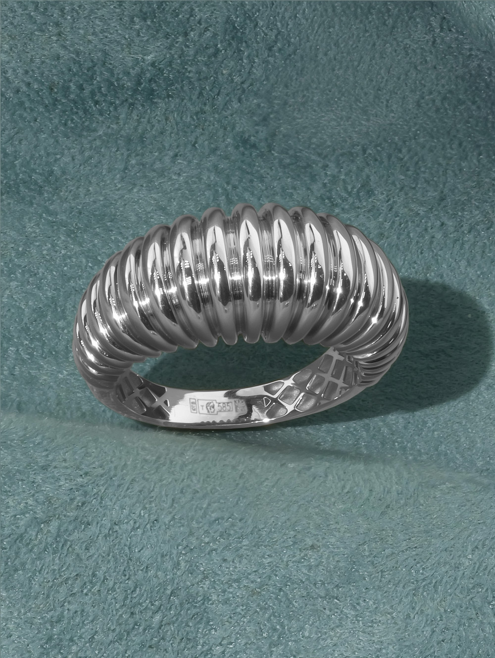 Кольцо из белого золота