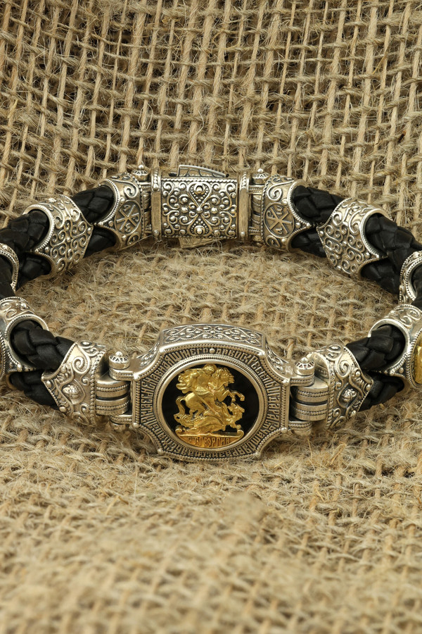 Браслет из серебра и золота c кожаным шнурком и ониксом