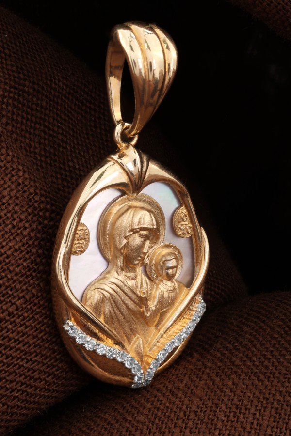 Образок из золота c бриллиантами и перламутром