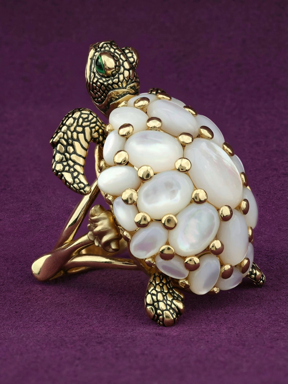 Кольцо из лимонного золота c эмаль и перламутром