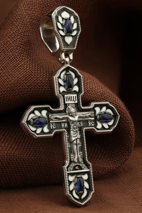 Крест из белого золота c эмаль и сапфиром