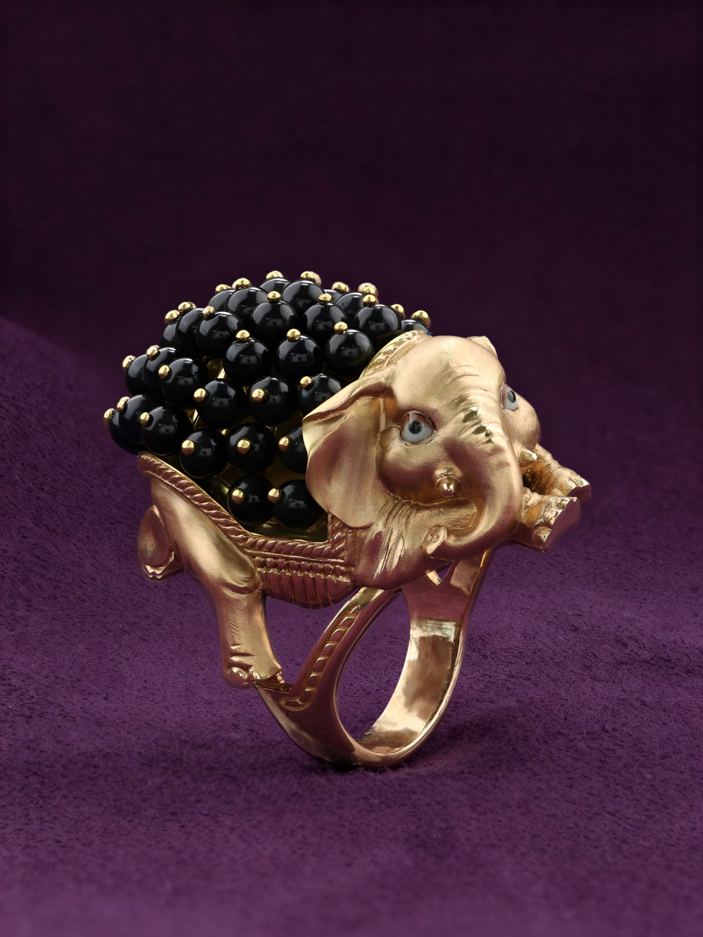 Кольцо из золота c эмаль и ониксом