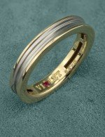 Кольцо из лимонного золота c рубином