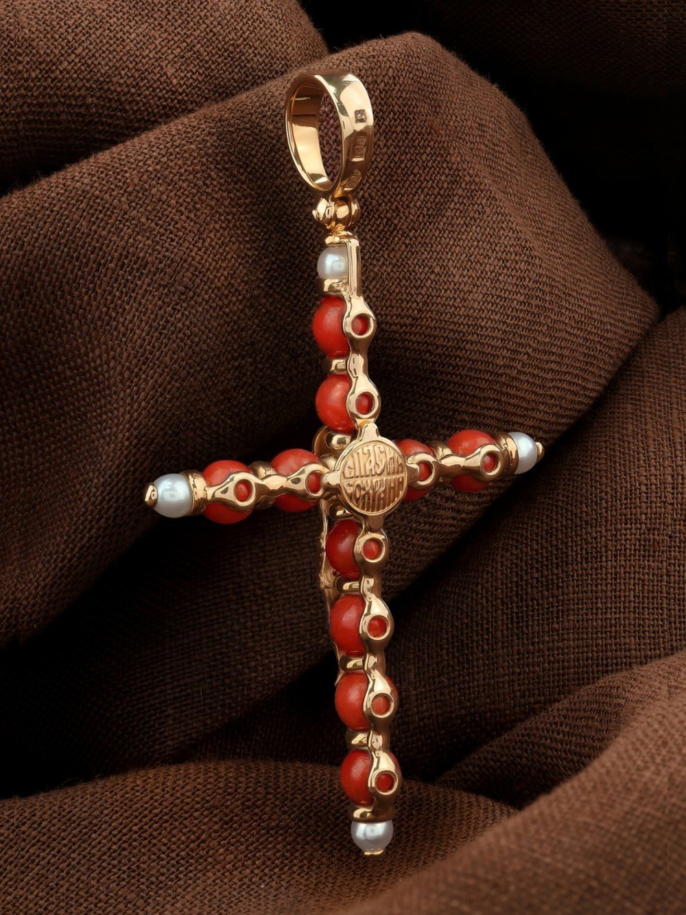 Крест из золота c жемчугом и кораллом