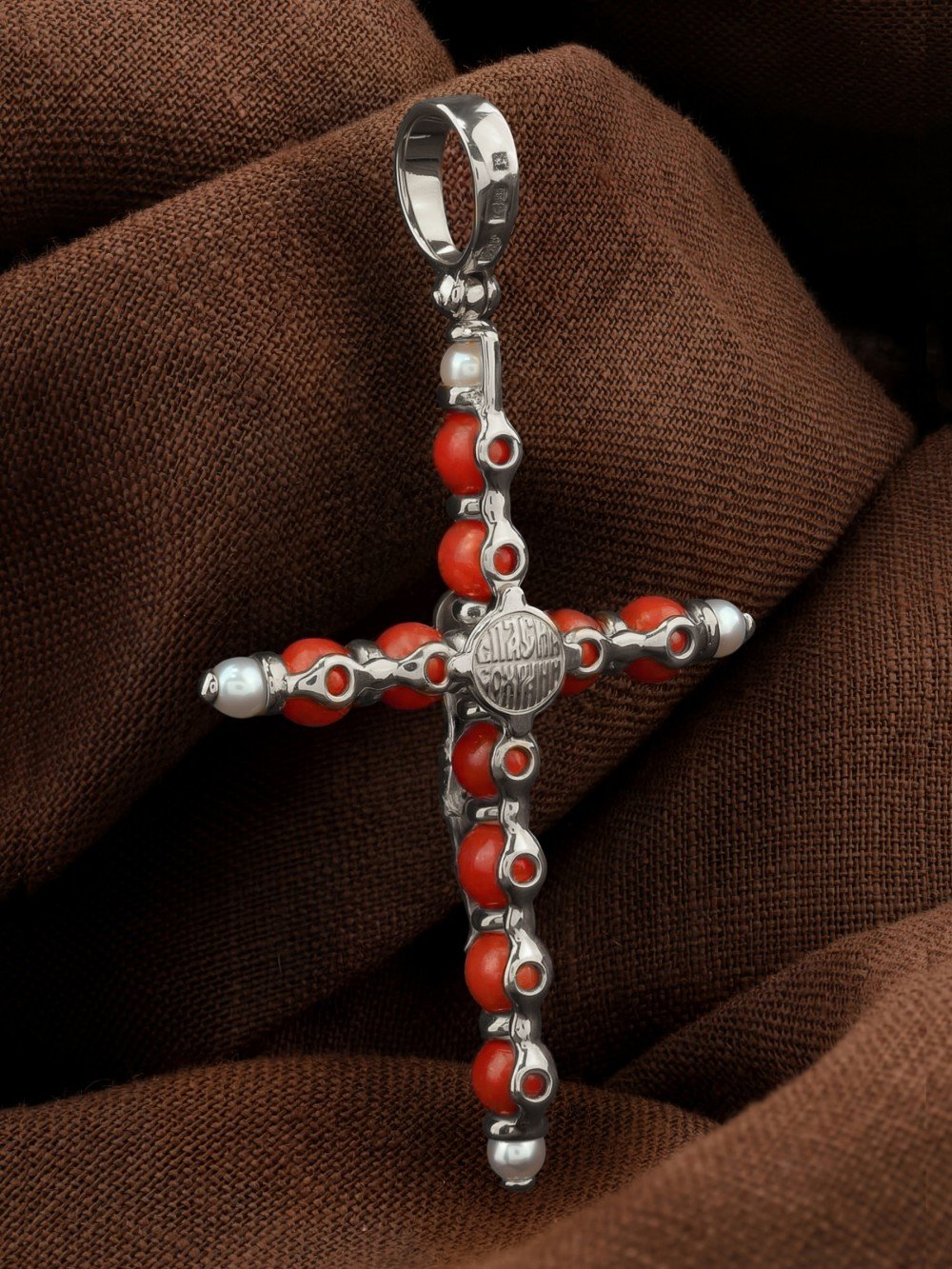 Крест из белого золота c жемчугом и кораллом