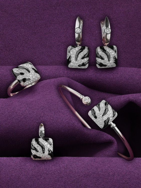 Серьги из белого золота c эмаль и бриллиантами