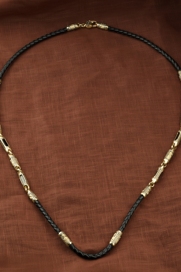 Шнурок кожаный из лимонного золота c кожаным шнурком и ониксом