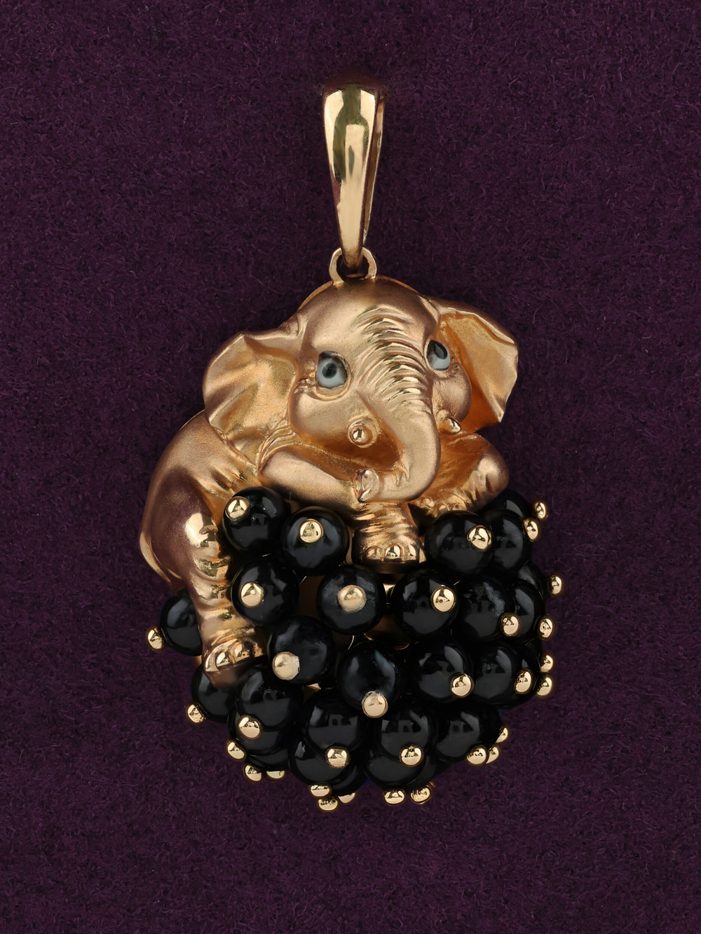 Подвеска из золота c эмаль и ониксом