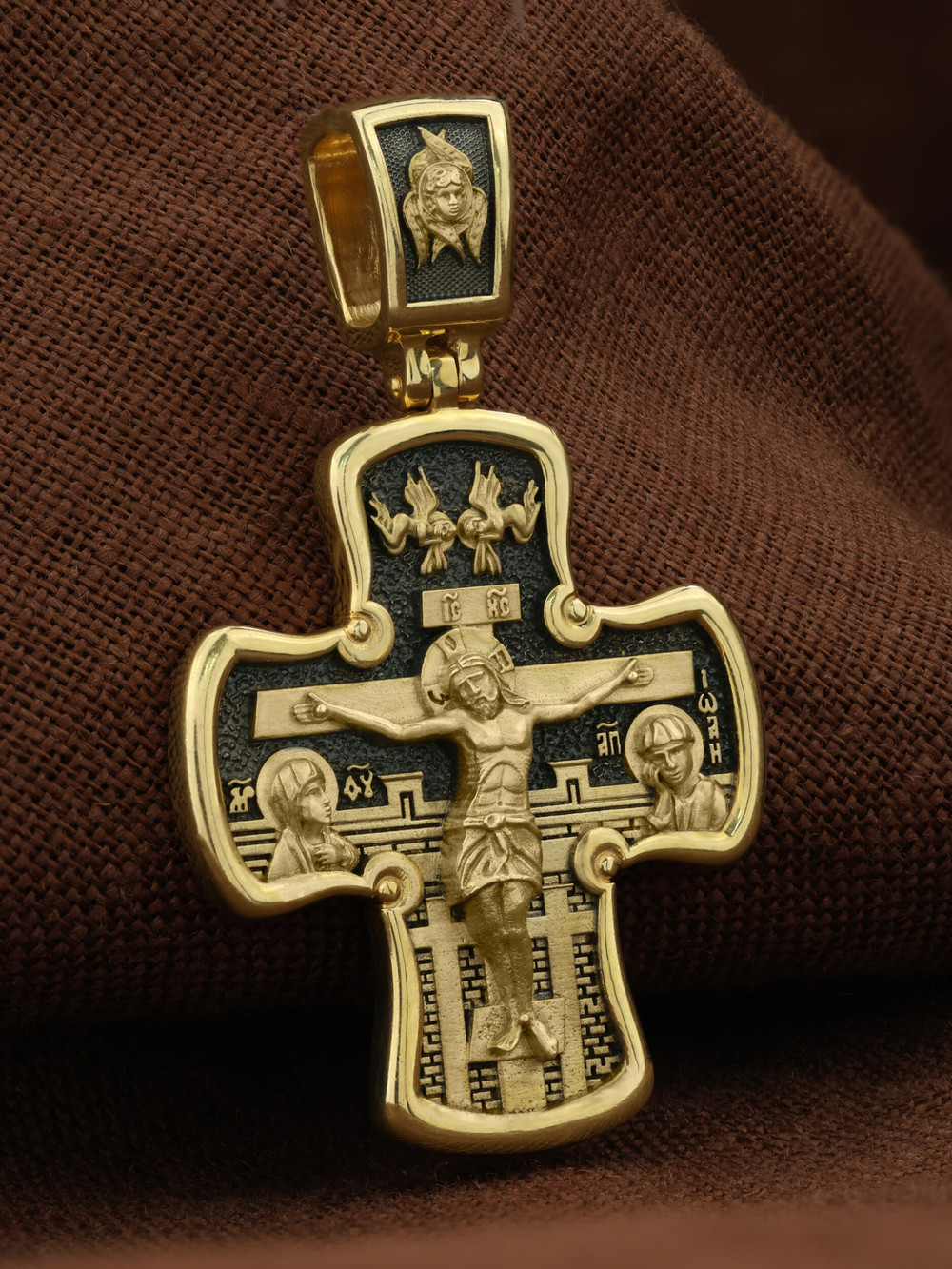 Крест из лимонного золота