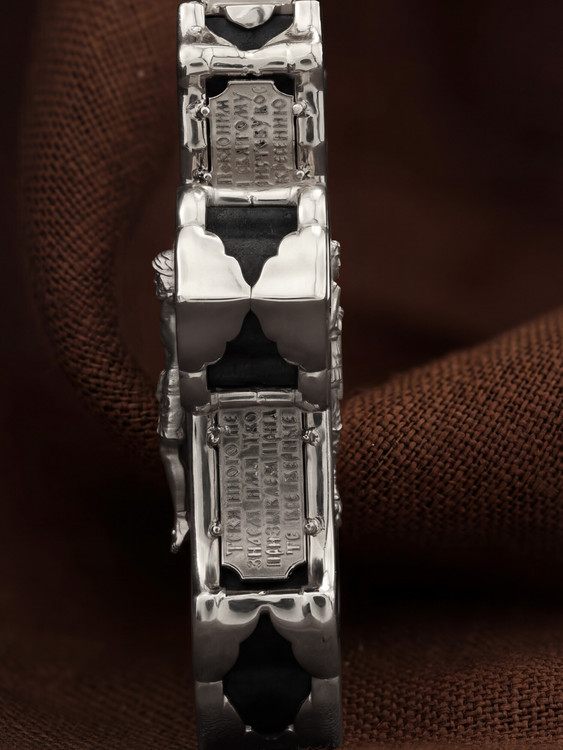 Крест из белого золота c эбеновым деревом